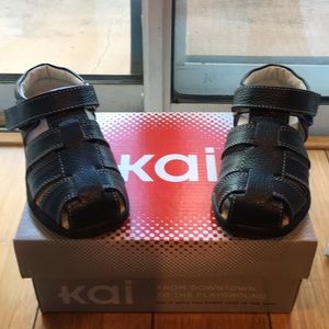 New KAI -SeeKaiRun Dillon II, Navy US Kids size 8
